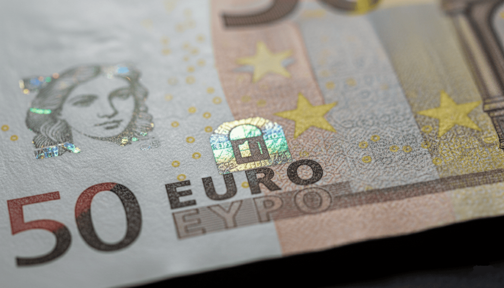 illet en euros avec éléments de sécurité visibles : hologramme, filigrane, texture du papier